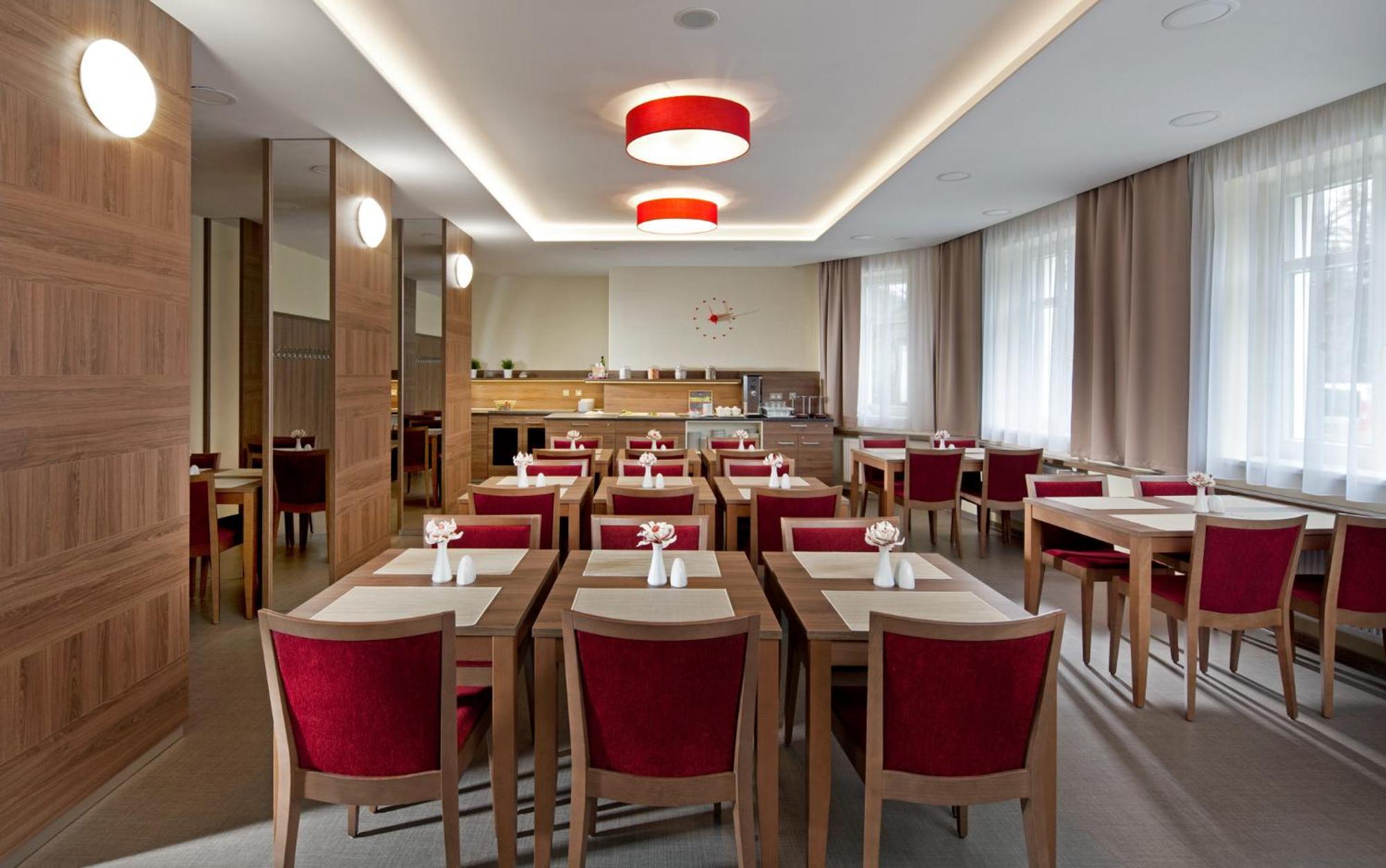 Riviera Otel Luhačovice Dış mekan fotoğraf